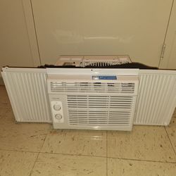 HomeLabs Window Air Conditioner 5000 BTU
