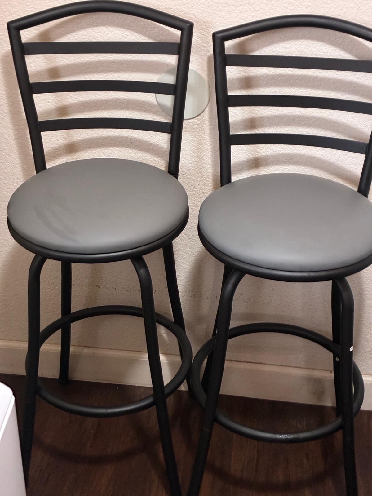 2 Bar Stool 