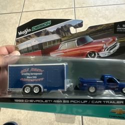 Maisto Design Tow & Go '93 Chevrolet 454 SS Blue 1:64 Diecast Car Trailer