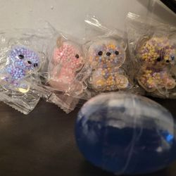 4 stretchy Squishy bears and blue slime