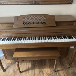 MUST SELL PIANO!!! Make an offer, please 