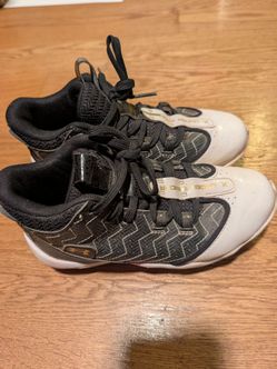 Under armor boys baseball cleats