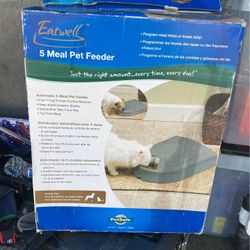 Eat well 5 Meal Pet Feeder New $20