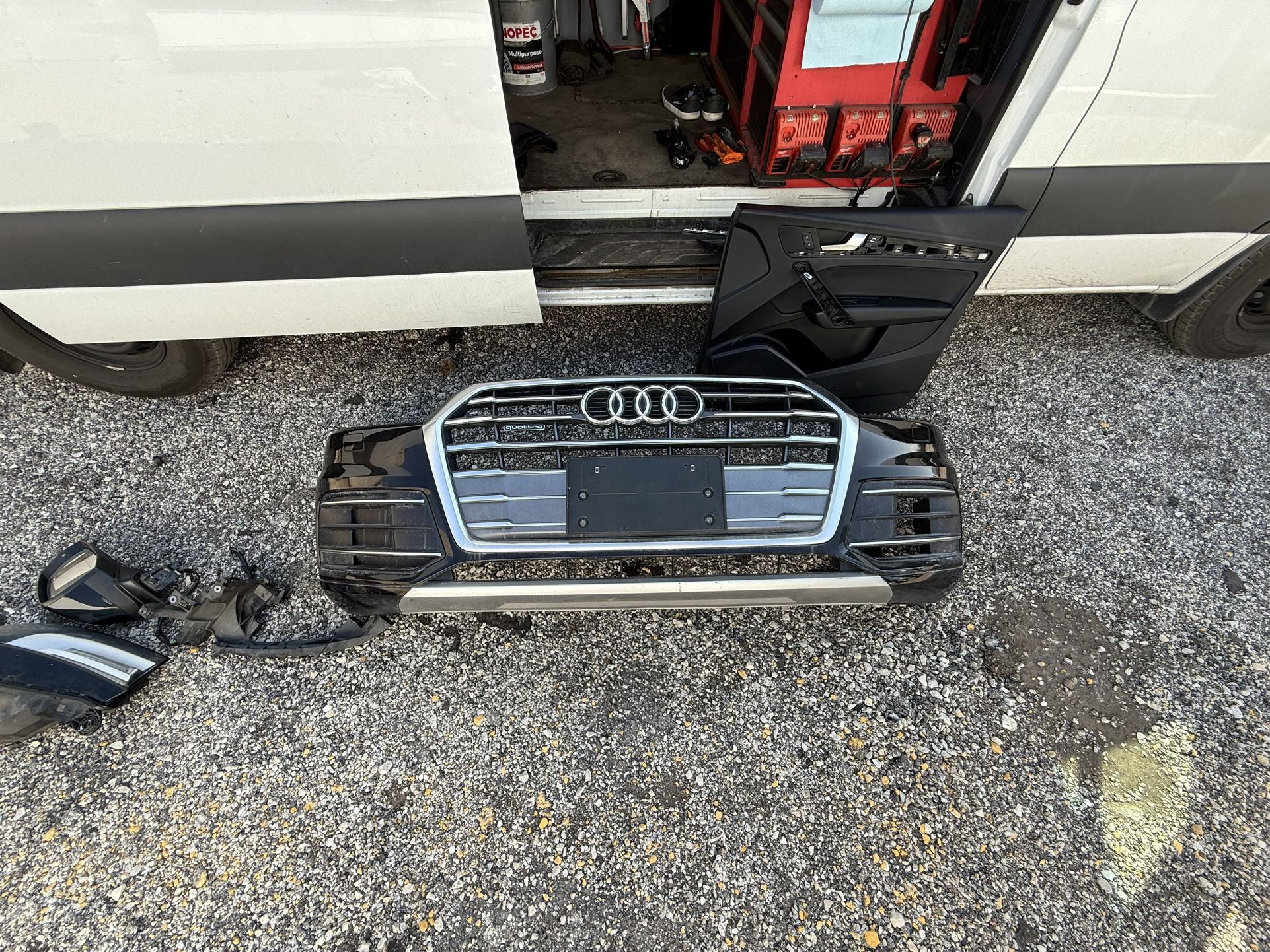 2018-2020 Audi Q5 Complete Front Bumper Assembly Grille OEM 80A807233A