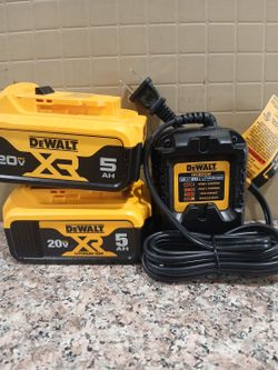 2 Dewalt XR Batteries + Charger
