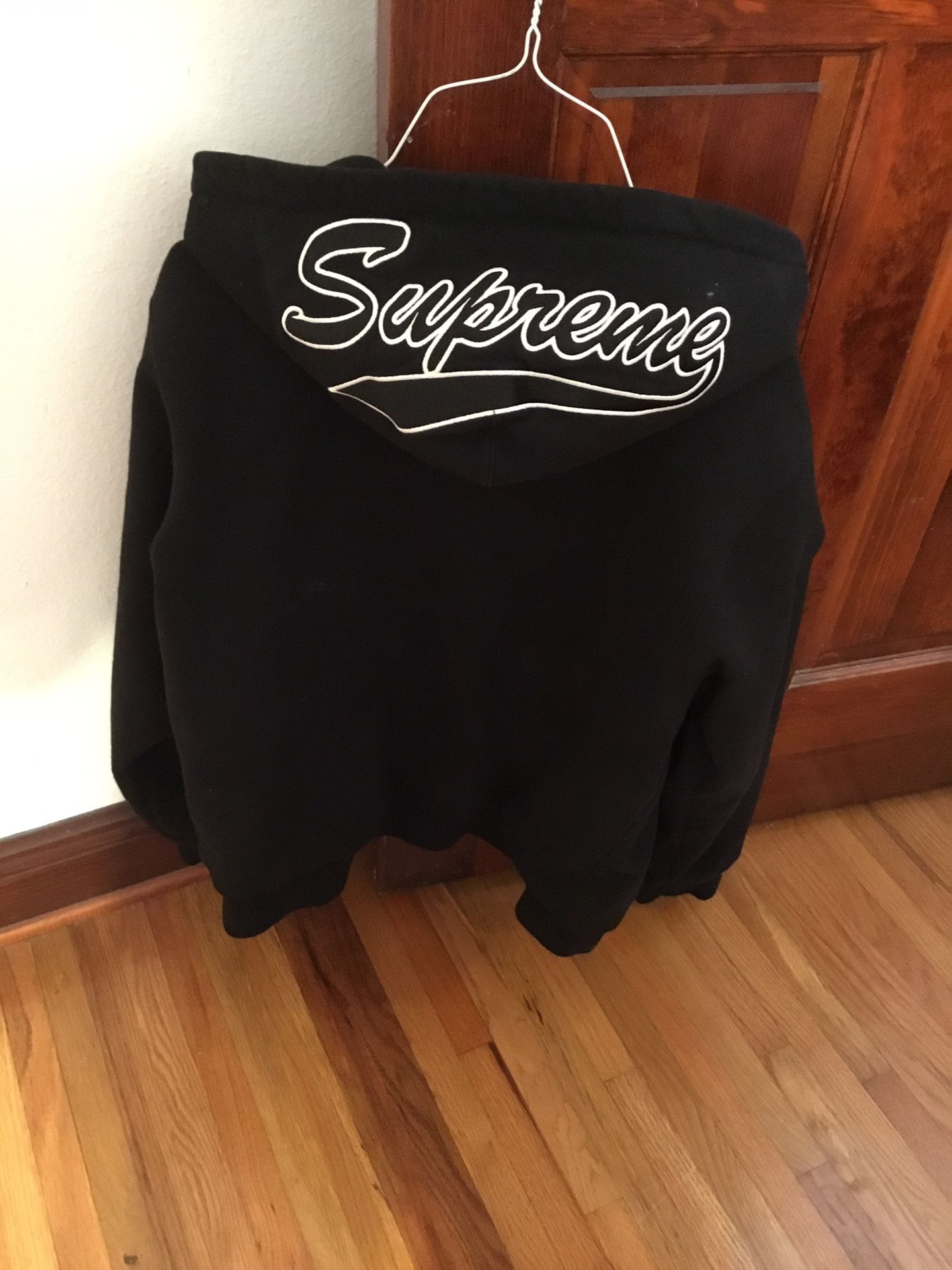 Supreme black hoodie MEDIUM