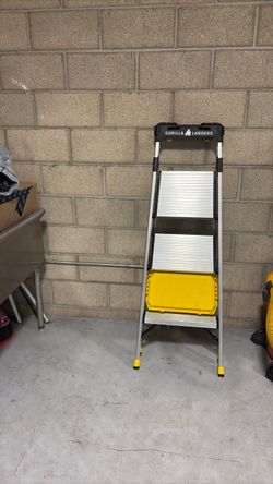 Gorilla Ladders Aluminum Step Ladder