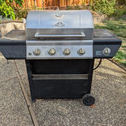 4 Burner GrillMaster Grill With Propane Tank 
