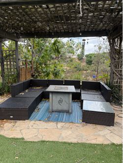 Outdoor sattan sofa + glass top table