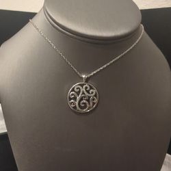 Fine Jewelry. Stunning Sterling Silver Swirl Design Real Diamond Pendant With Necklace.