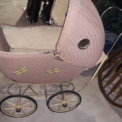 Antique & Beautiful Tan/Brown Wicker 4-Wheeled  Victorian Baby /Doll Pram Buggy Carriage Stroller With Intricate Detail! Works Well!  