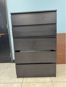 Chest of drawer
