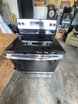 GE Stainless Steel Electric Range with Glass Cooktop