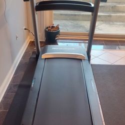 NORDICTRACK EXP7I TREADMILL ( LIKE NEW & DELIVERY AVAILABLE TODAY)