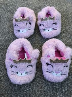 Baby slippers size 3 like new euc $2 each pair