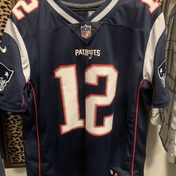 Tom Brady #12 NFL Nike Jersey Size LARGE