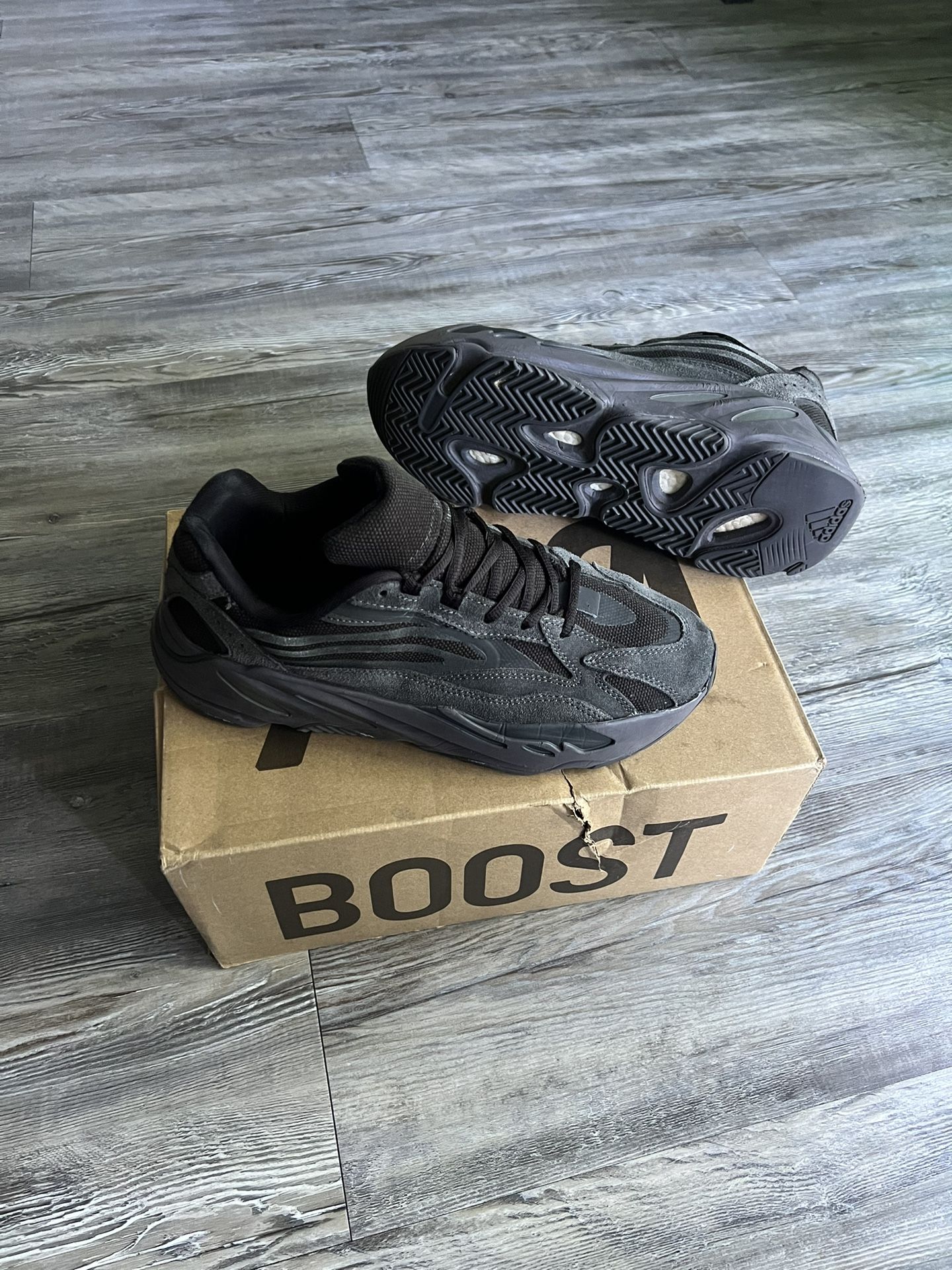 Yeezy 700 V2 Vañta