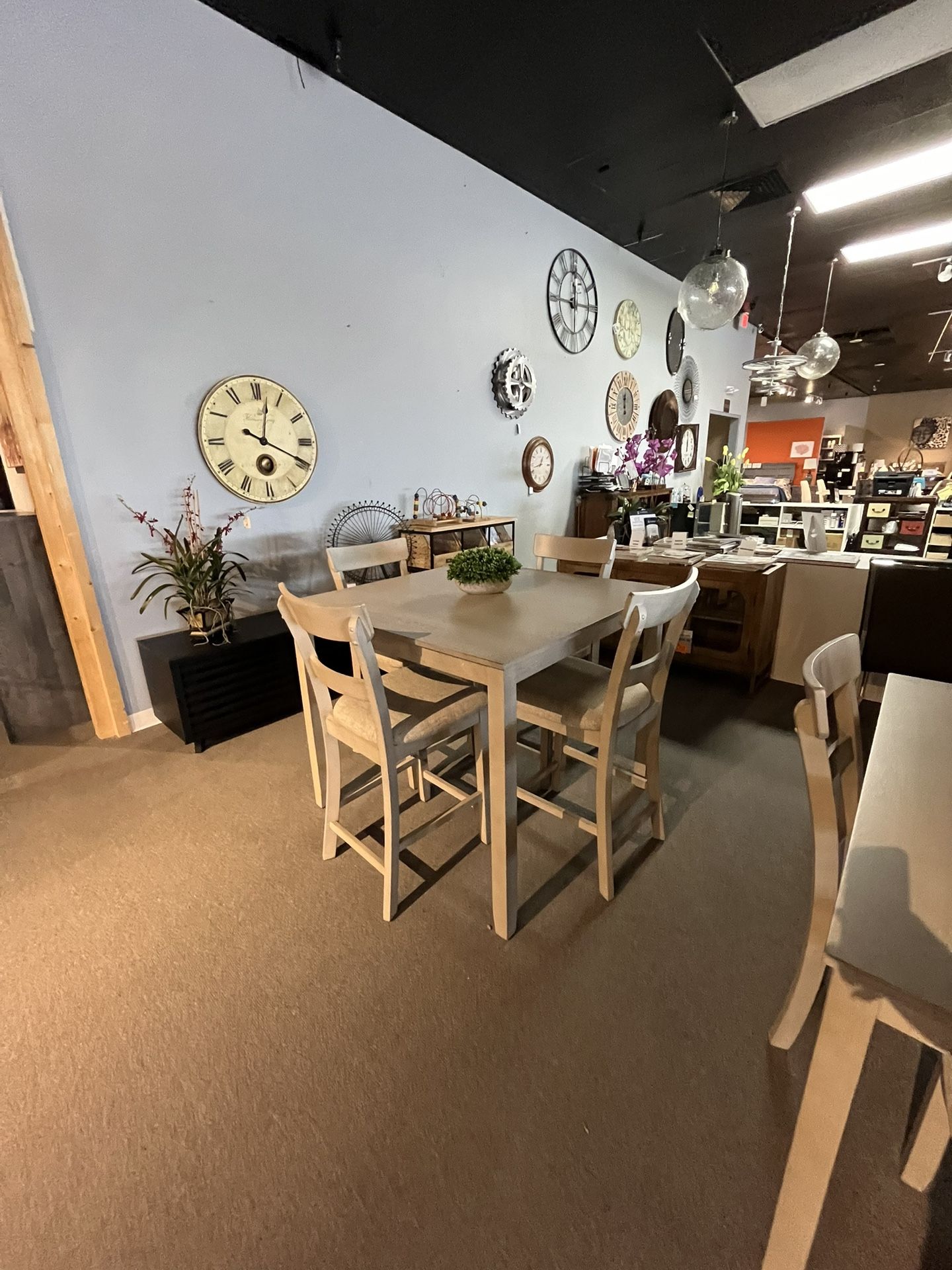 Table And 4 Barstools