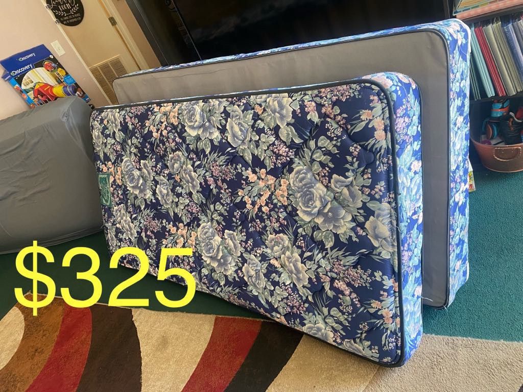 π©·π©·1- $$240-matching blue floral twin mattress and box. (Not new) - I stock up on these from purchasing them in Seattle and Tri Cities and bringi