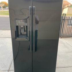 REFRIGERATOR Ge COUNTER DEEP BLACK COLOR 