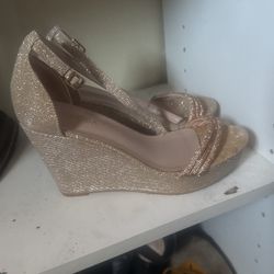 Sandalia elegantes Size 7:5 Y 5 $25 Cada Par 