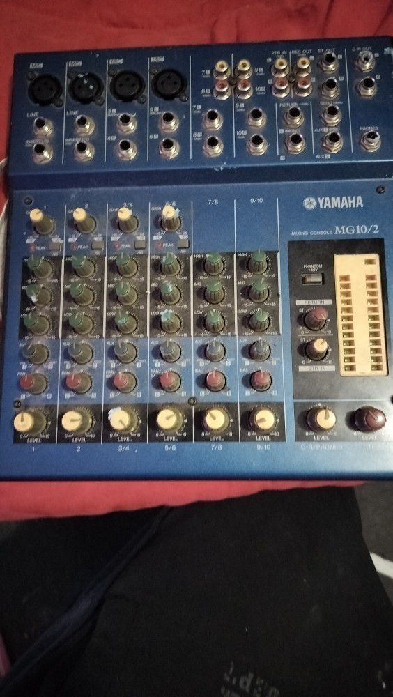 Yamaha MG10/2 10-Channel Analog Mixing Console (NO POWER SUPPLY) 

