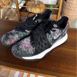 Nike Kyrie Floral Size 11
