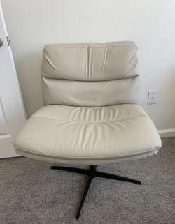 Cream Faux Leather Swivel Office Chair – Modern & Comfy