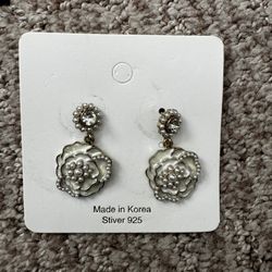 Earrings Pearl And Flower Design