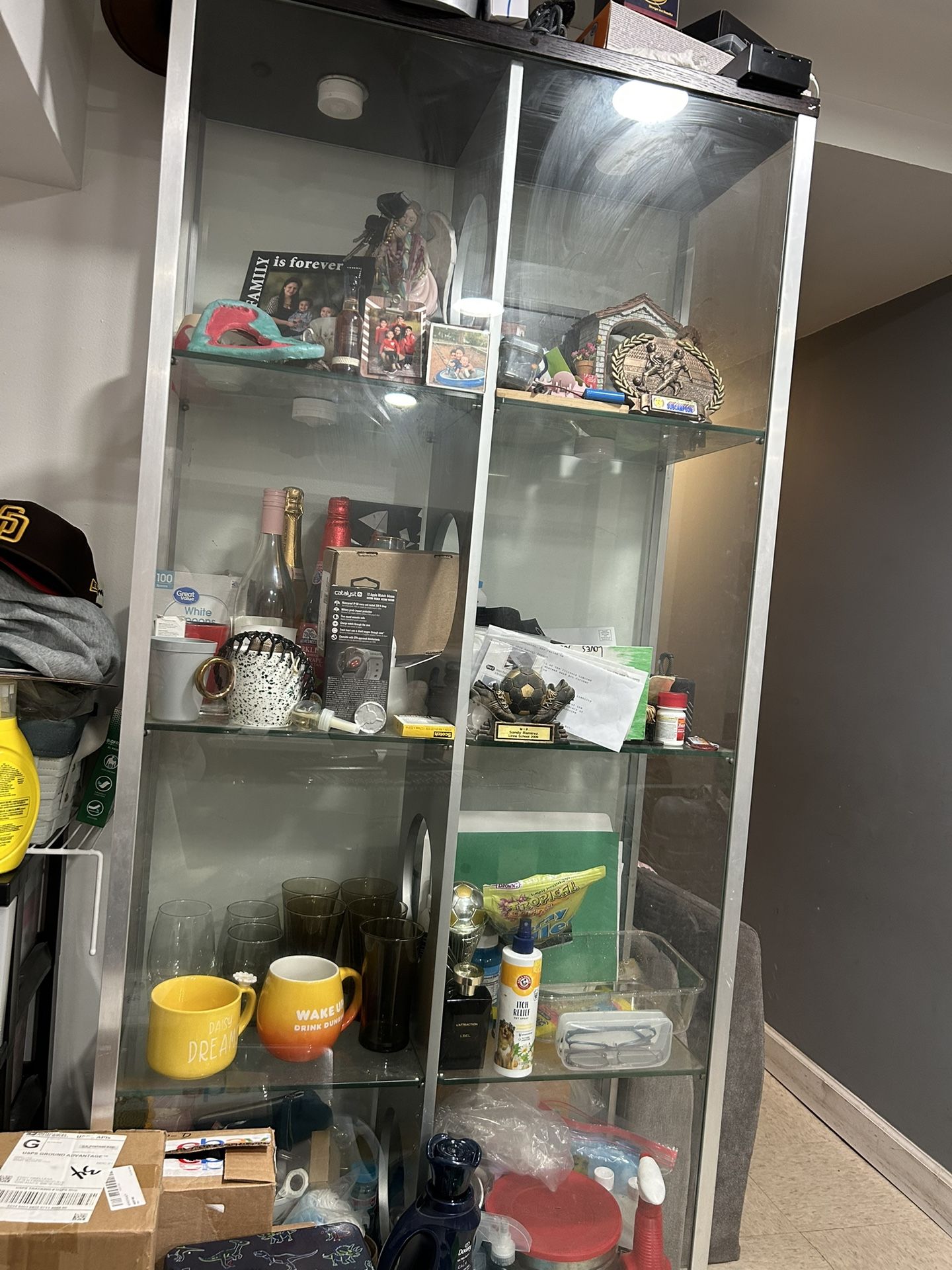 Glass Cabinets With Light