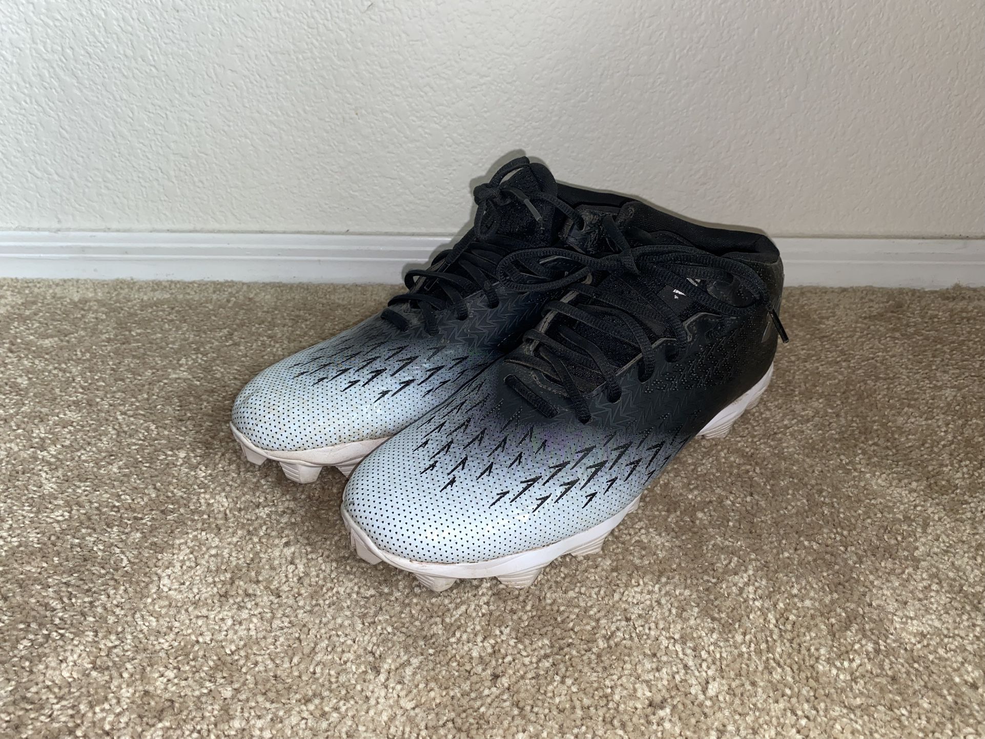 Under Armour football / baseball cleats size 9