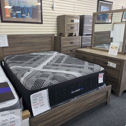Queen bed dresser mirror 🚚WE DELIVER🚚
