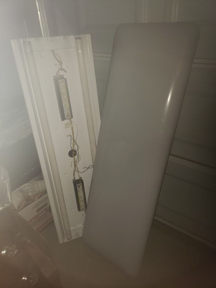 Fluorescent kitchen fixture