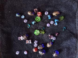 Beautiful Glass Bead Collection 🪡🪡🪡💎💎💎 Make Me An Offer 