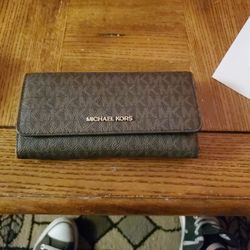  Michael Kors Large Trifold Brown Signature Wallet