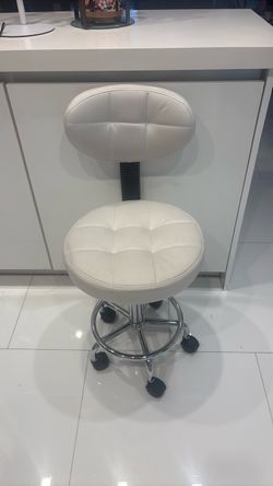 Rolling chair off white