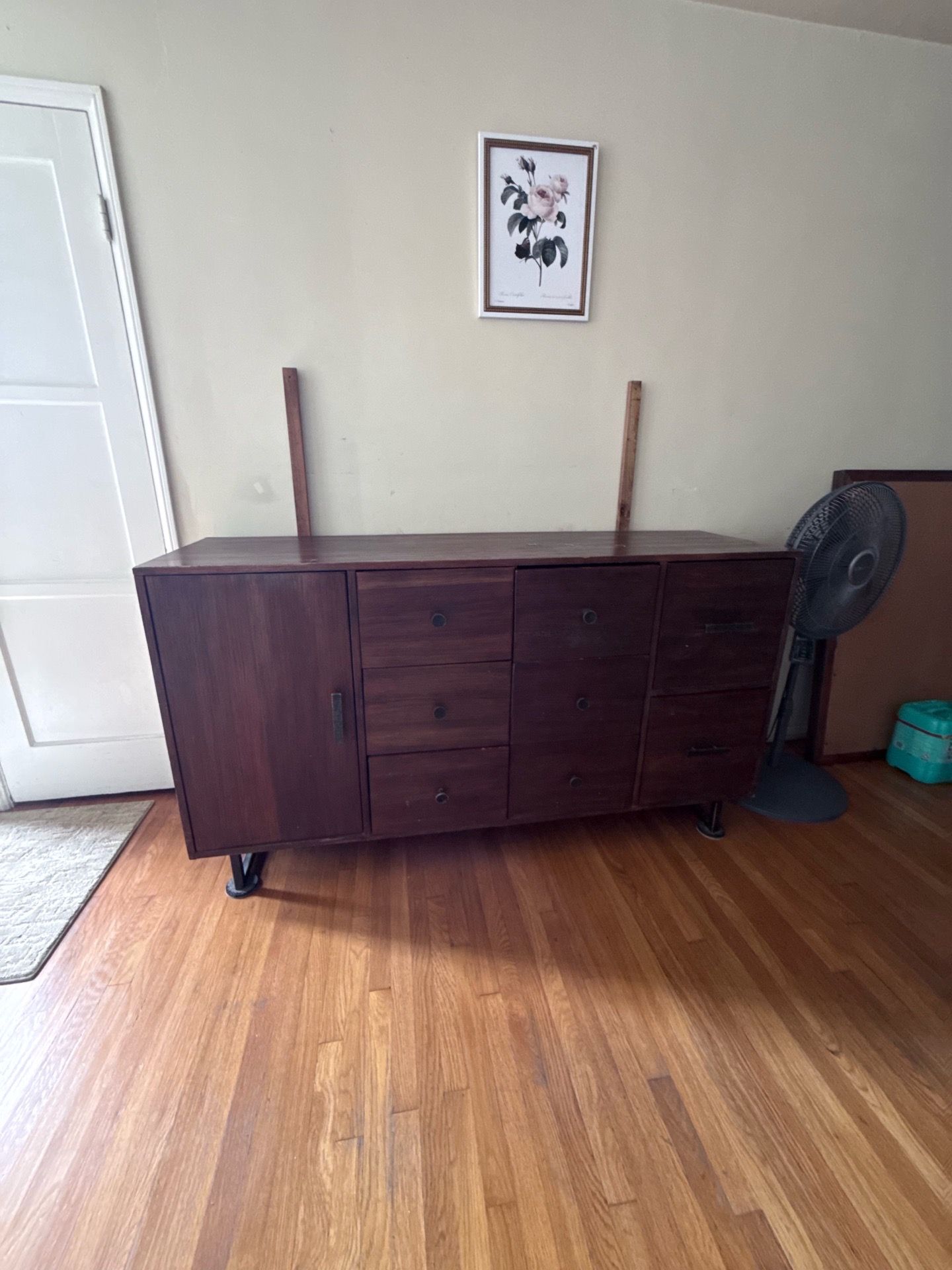 Oak wood dresser with mirror