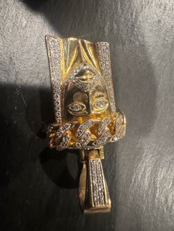 14k solid gold Jesus pendant
