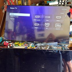 55” Roku Smart Tv With Remote Works Like New