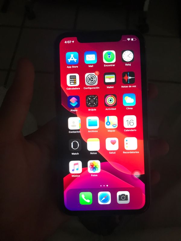 iPhone 11 Pro Max 256gb in Gold for Sale in Houston, TX