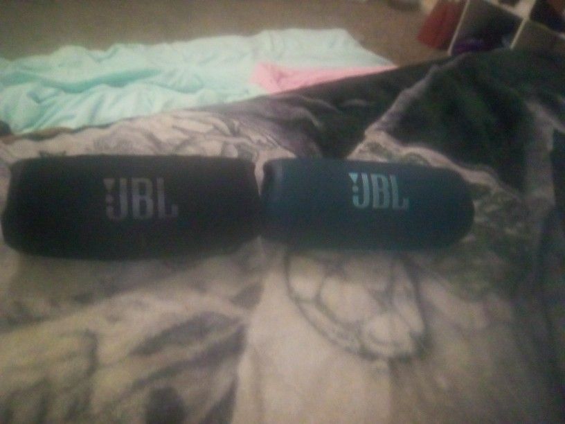 2 JBL CHARGE 5 SPEAKERS 75 Each