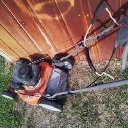 Self-propelled lawnmower