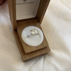 18K White Gold Solitaire Ring