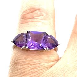 18k 289ct Amethyst 3-stone Ring