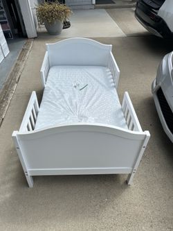 White toddler bed