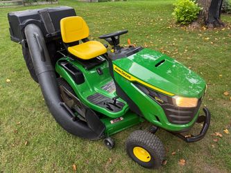 John Deere s140 lawnmower tractor with bagging system