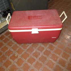 Vintage 1970s Colman Red cooler 48quarts