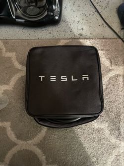 Tesla Gen2 Mobil connector for EV charging