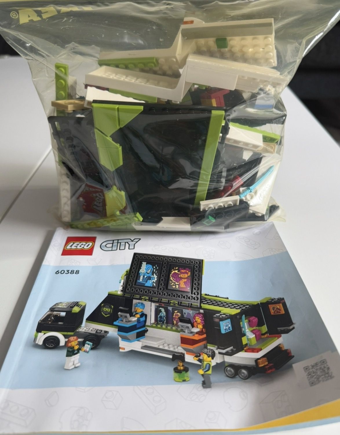 LEGO City Gaming Tournament Truck 60388