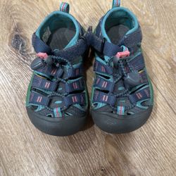 Keen Kids Shoes -Size 8